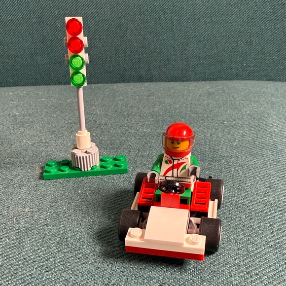 LEGO City Go-Kart Racer Mini Set #30314 - Picture 10 of 11